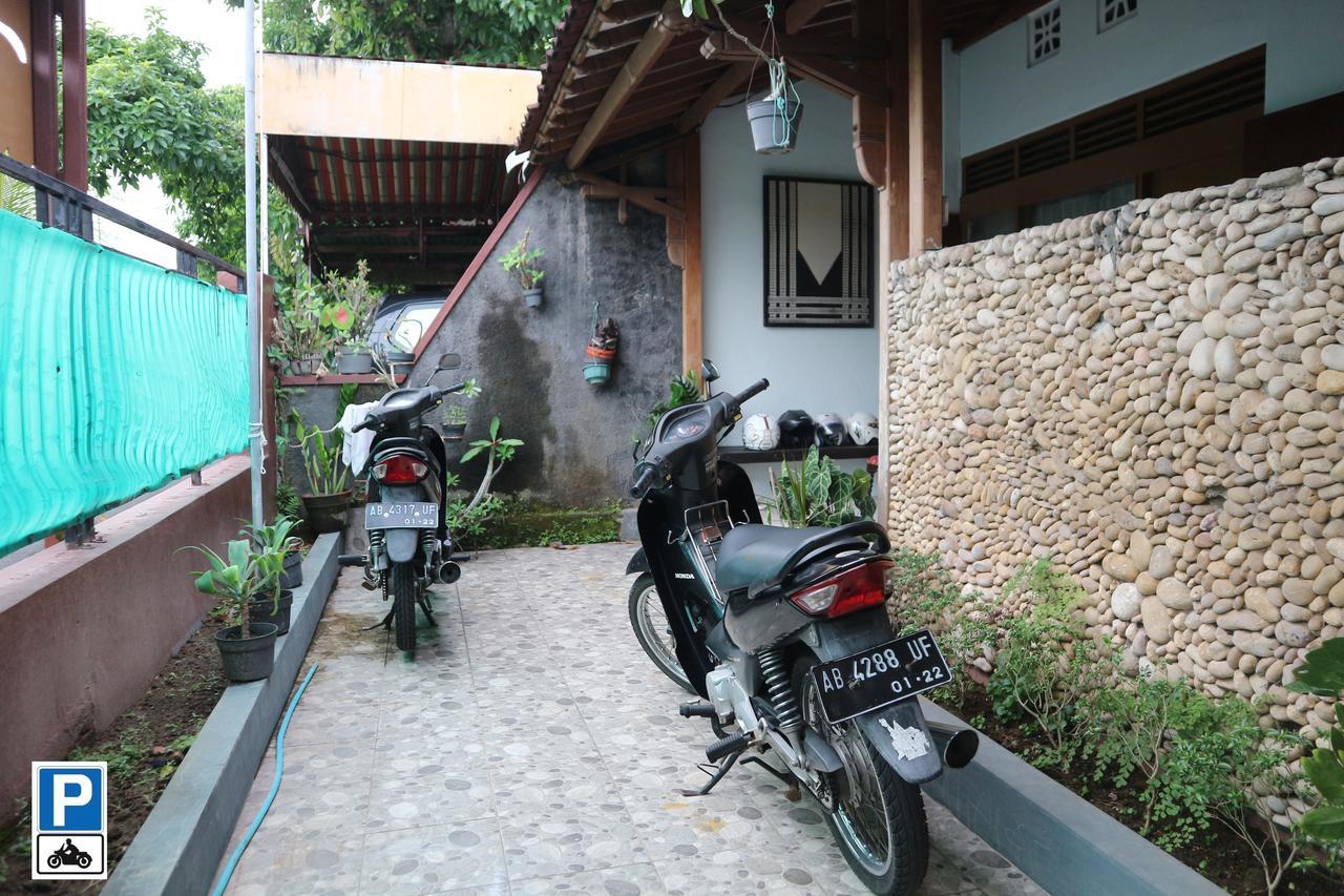 Kembar Guesthouse Джокьякарта Экстерьер фото