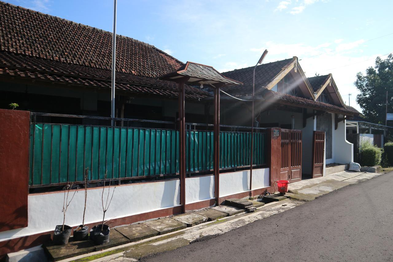 Kembar Guesthouse Джокьякарта Экстерьер фото